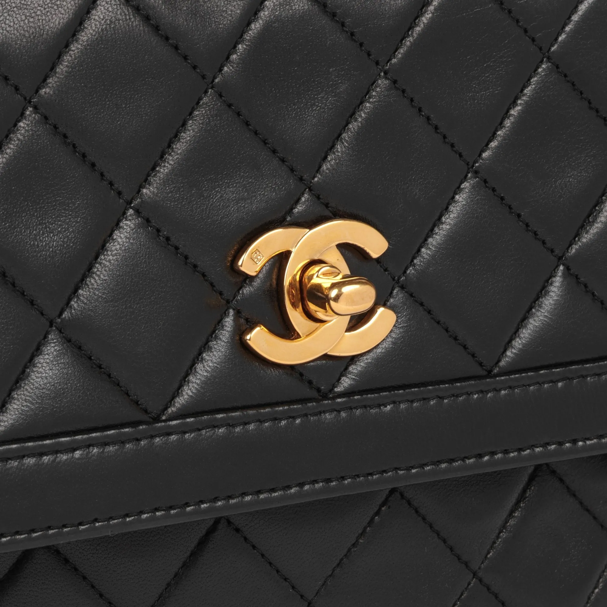 Chanel Black Quilted Lambskin Vintage Medium Classic Single Flap Bag with Wallet Shoulder Bag